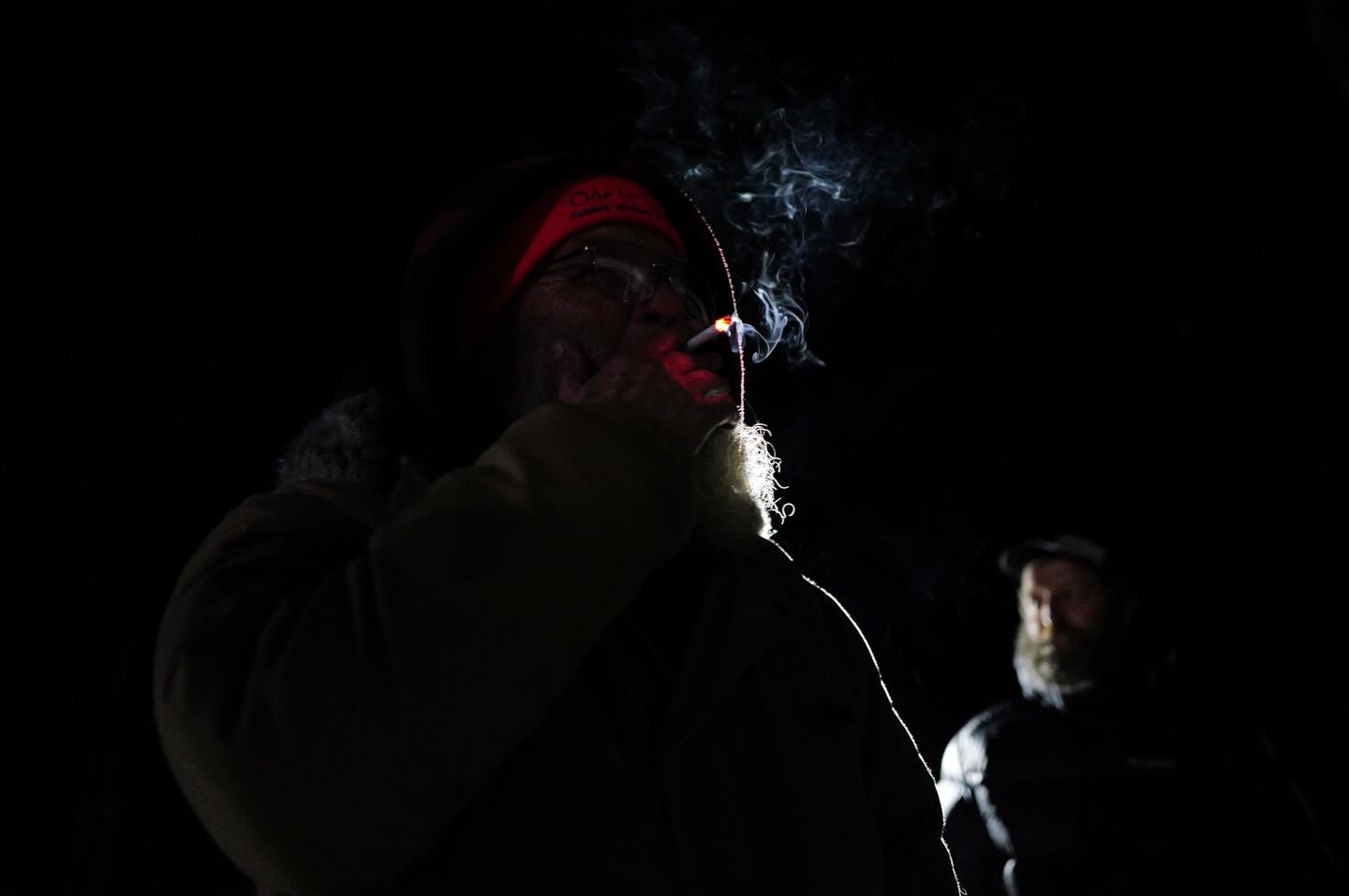Laz allume une cigarette, 2026 — David Miller